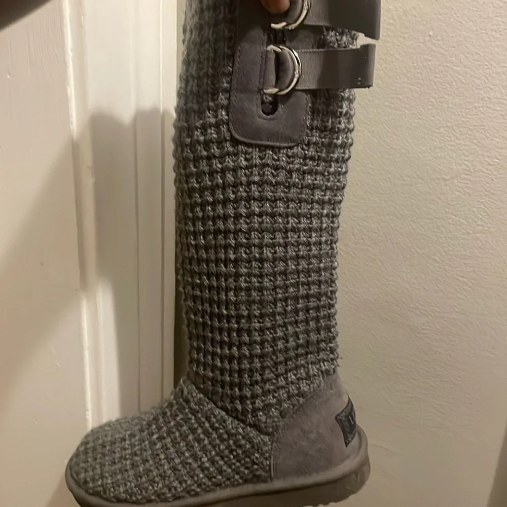 UGG Women's Classic Cardy Cabled Knit Boots in Gray Size 7 - Picture 3 of 8